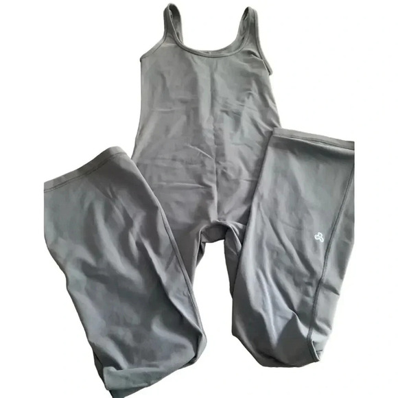TNA Aritzia Action TnAction FLARE Leg Grey Gray Athletic Jumpsuit- Medium - Picture 6 of 8